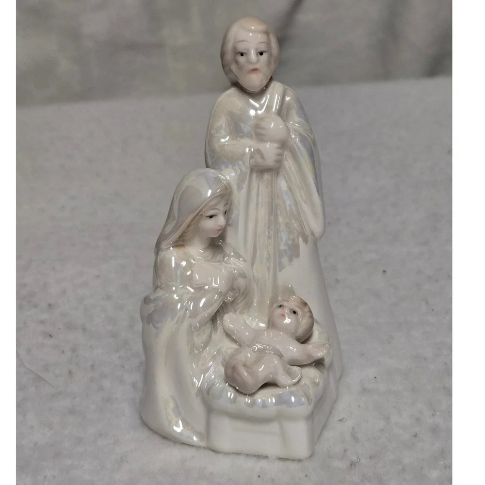 Pier 1 Holy Family Nativity Iridescent Porcelain Figurine Box Christmas 4.5